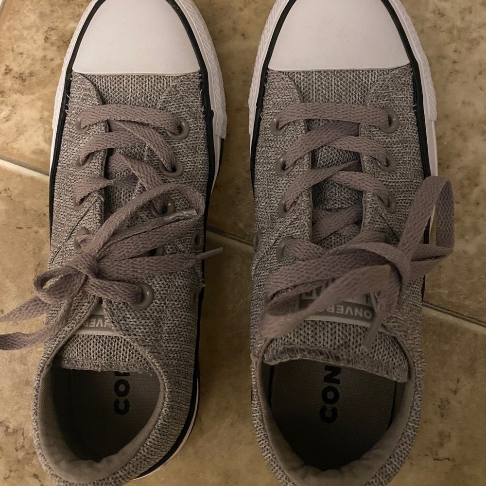 Converse women shoes size 5